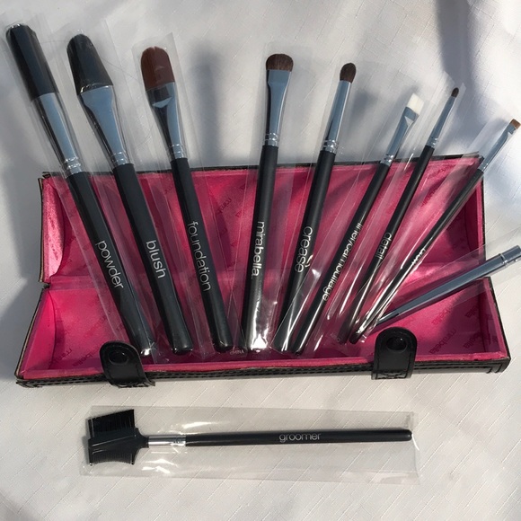 Mirabella Other - NWOT/Mirabella/Pro Essential 10-Brush Set W/Case